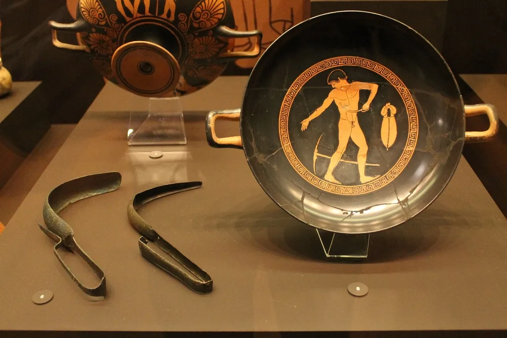 Bronze Strigils and Kylix, Museo Arqueológico Nacional