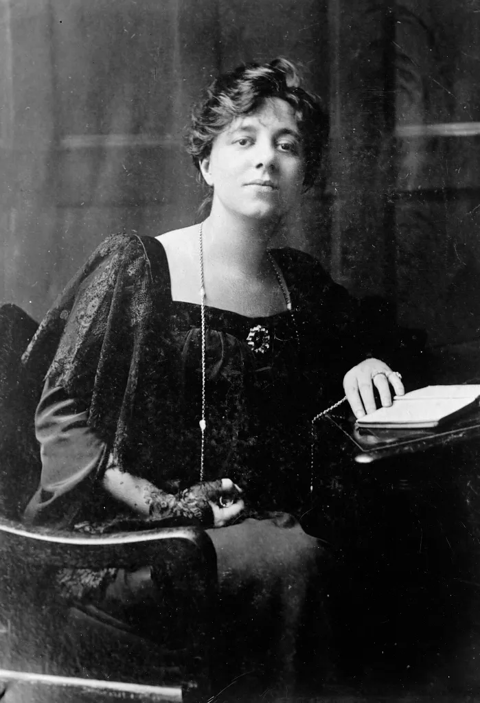 Laurence Alma-Tadema, c. 1908