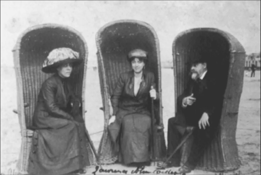 Lawrence Alma-Tadema with his two daughters Anna (left) and Laurence (center)