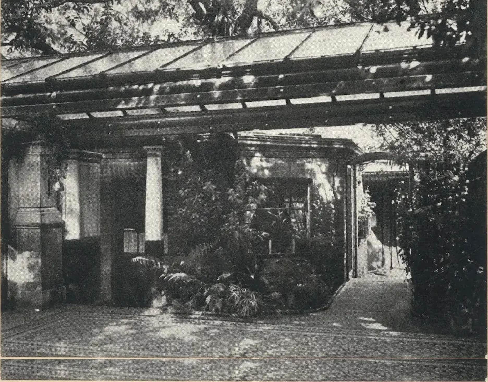 Alma-Tadema house entrance lodge at 17 Grove End Road, 1912 photograph